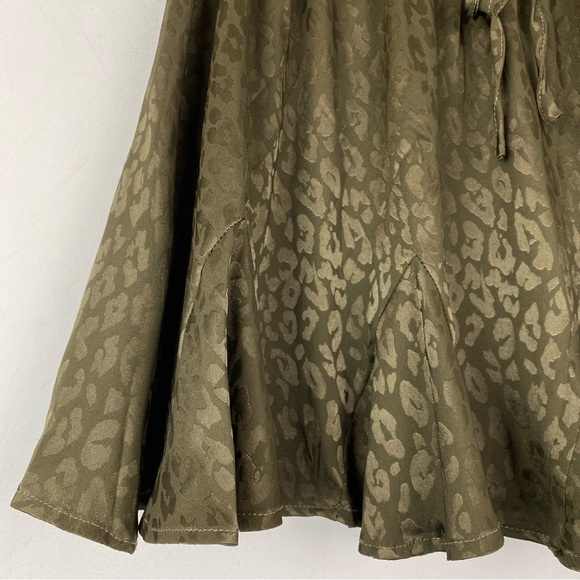 143 Story By Line Up size Small Women’s Green Leopard Print Skirt - Picture 3 of 5